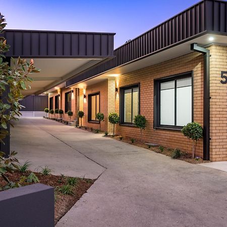 Elegant Escape On Thompson Apartment Albury Exterior photo