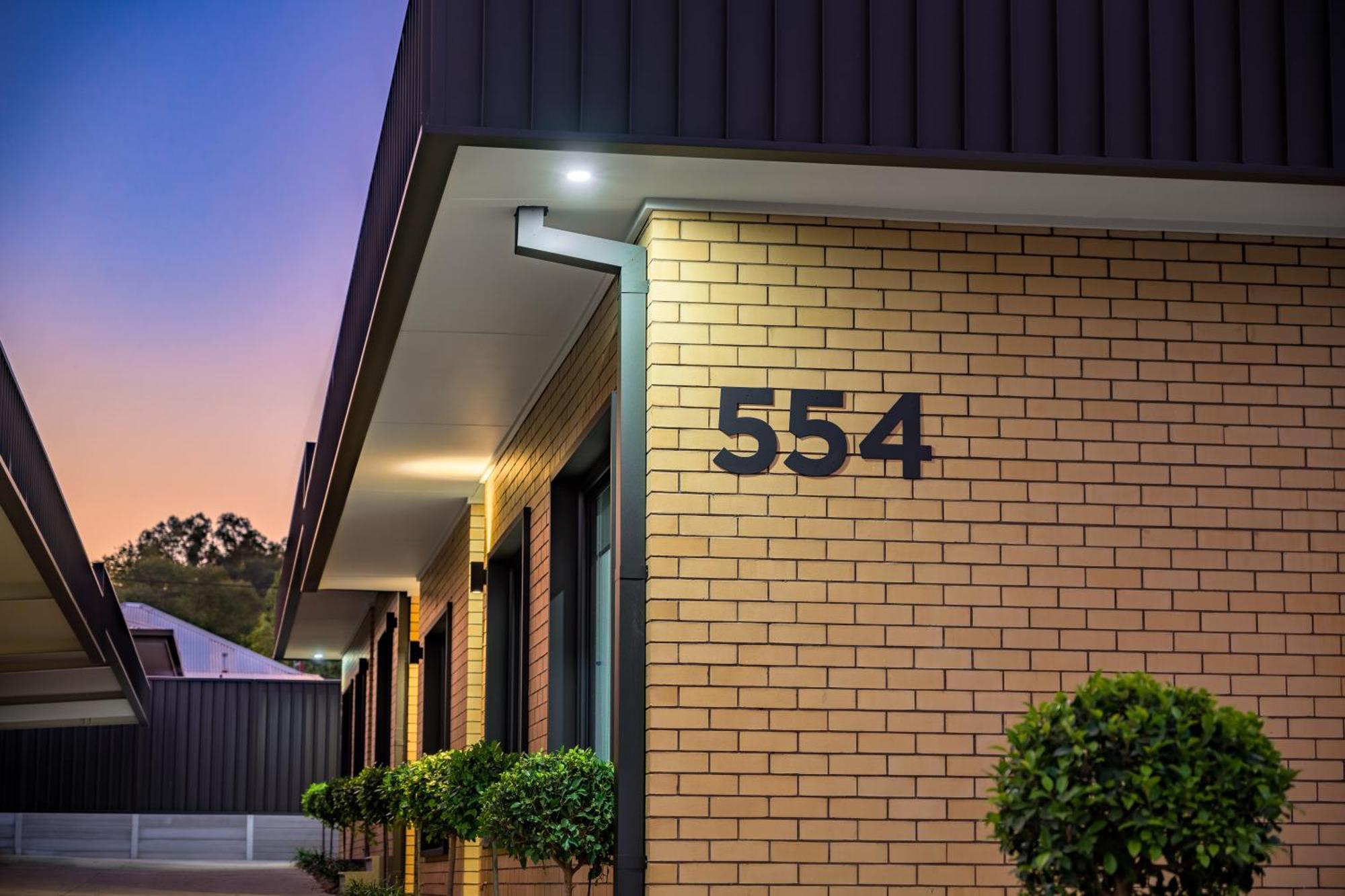 Elegant Escape On Thompson Apartment Albury Exterior photo